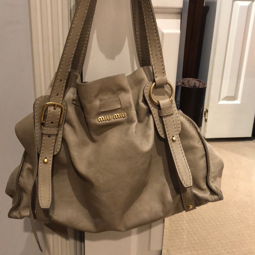 Miu Miu genuine leather bag (light gray)